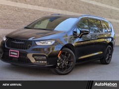 2026 Chrysler Pacifica Limited Van Passenger Van