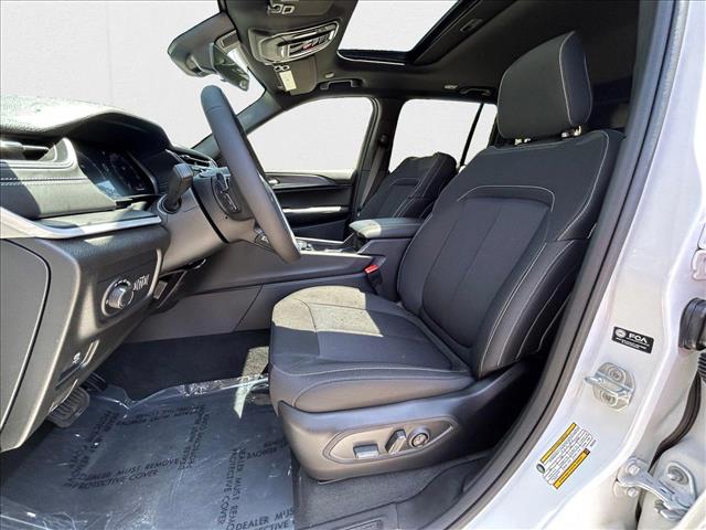 2025 Jeep Grand Cherokee Laredo X photo 4