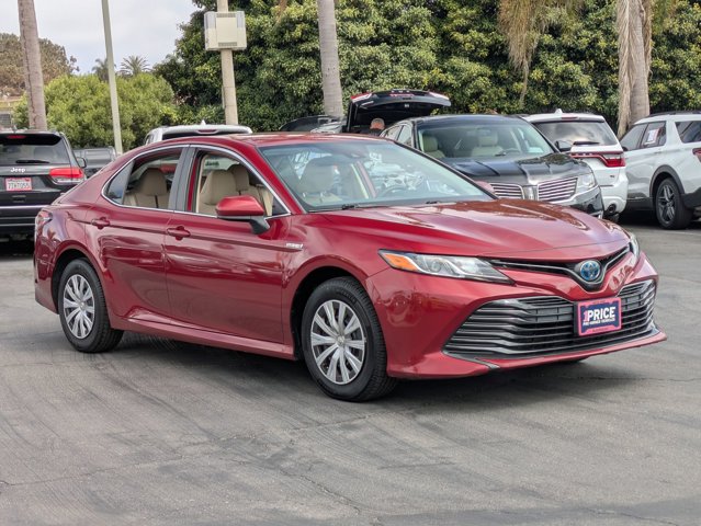 2020 Toyota Camry Hybrid LE photo 3