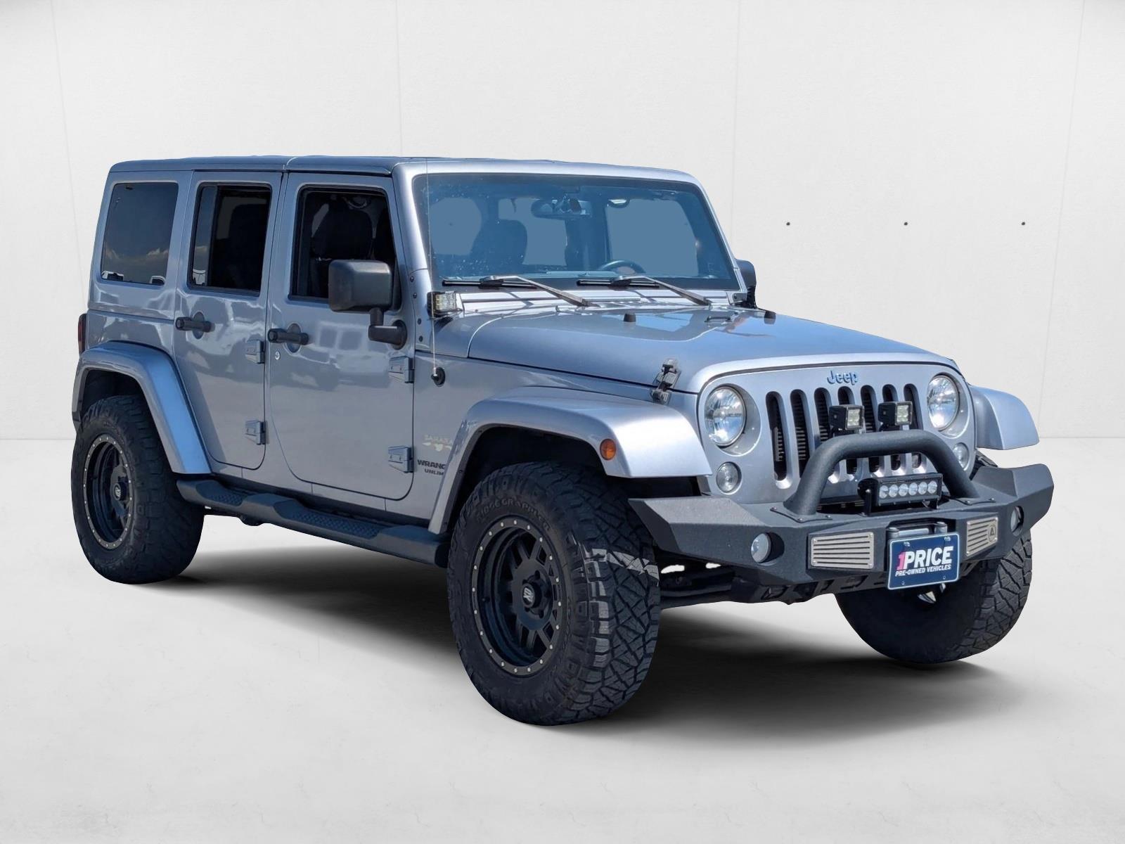 2015 Jeep Wrangler Unlimited Sahara photo 3