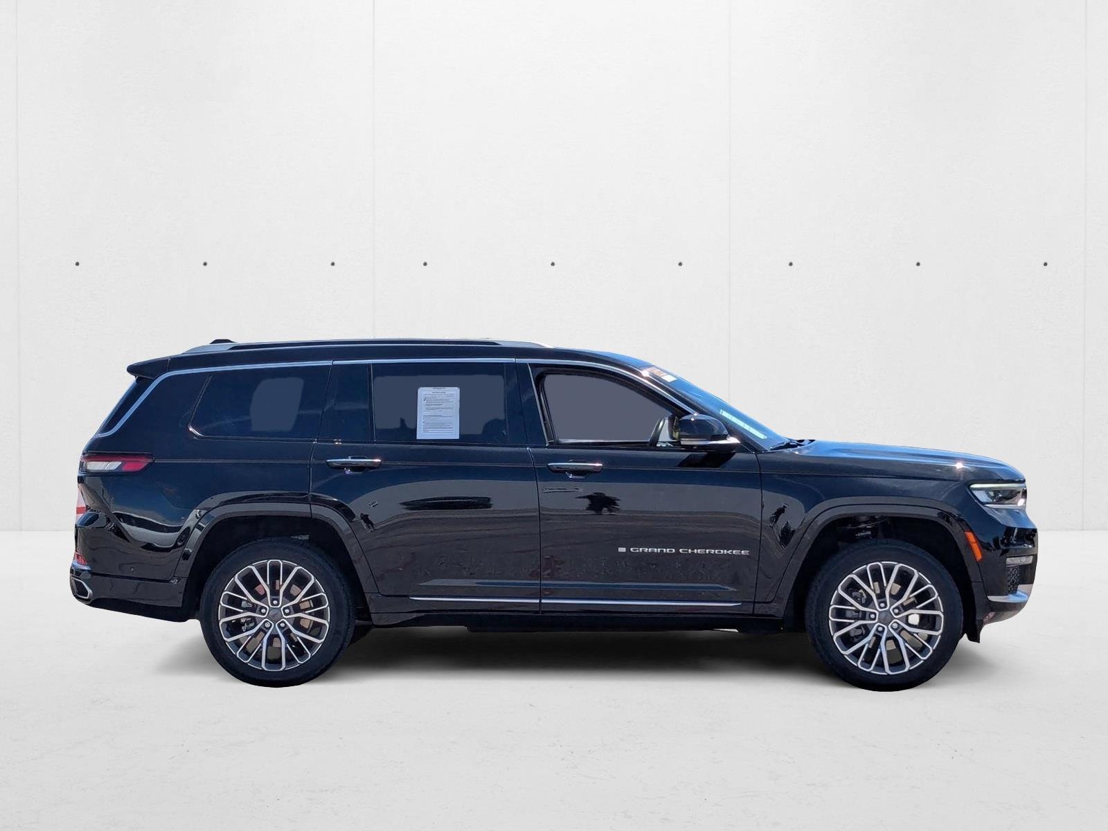 2022 Jeep Grand Cherokee L Summit Reserve photo 4