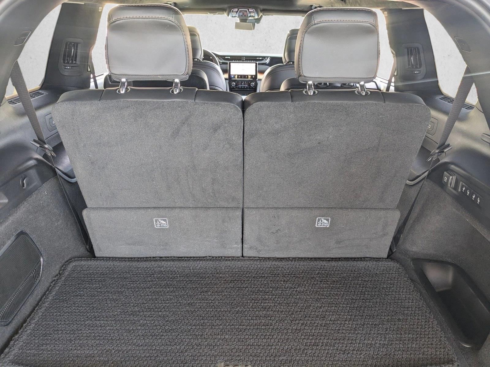 2023 Jeep Grand Cherokee L Summit Reserve photo 5