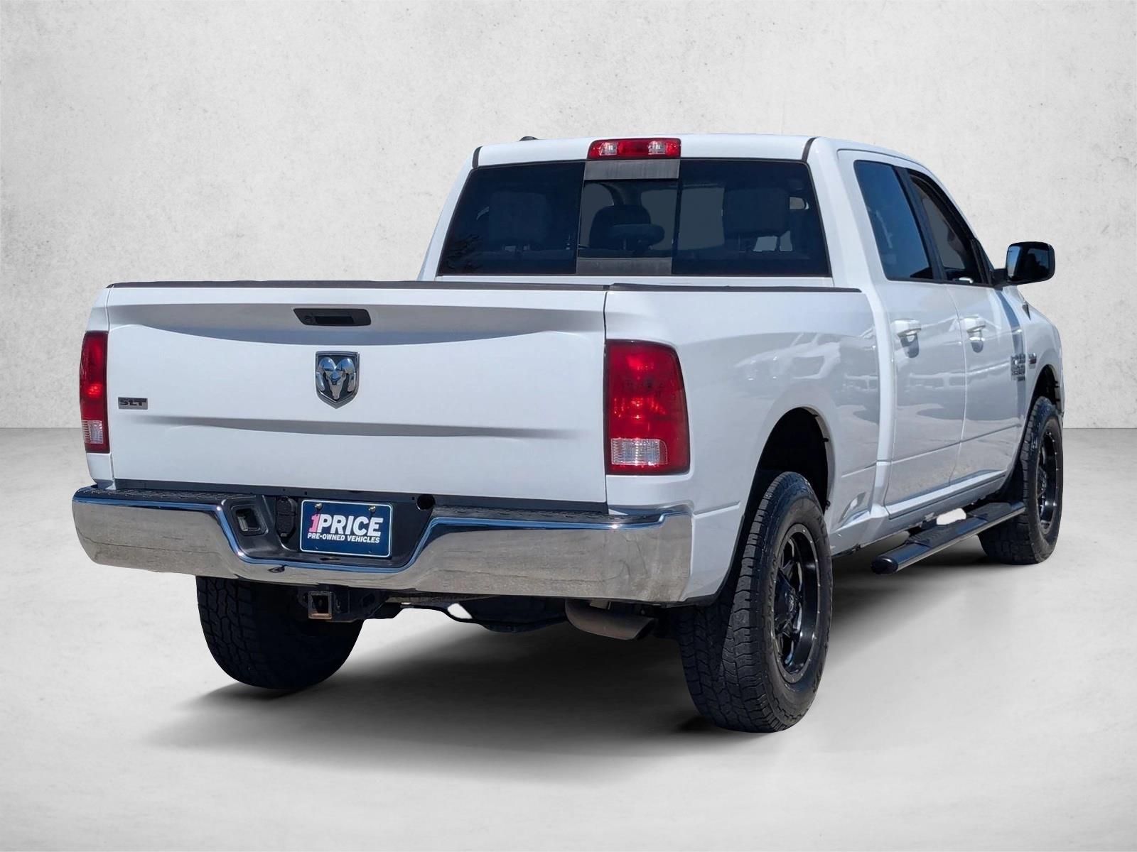 2019 Ram 1500 SLT photo 4