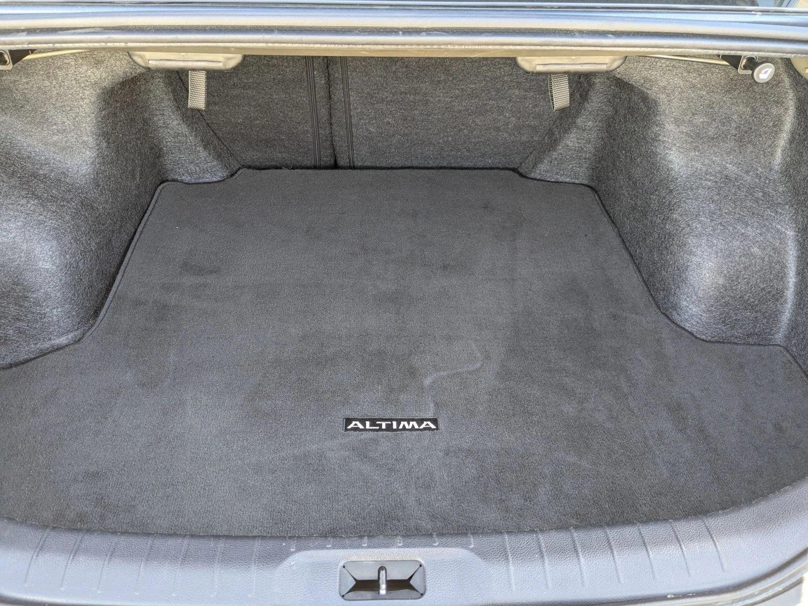 2025 Nissan Altima SV photo 5