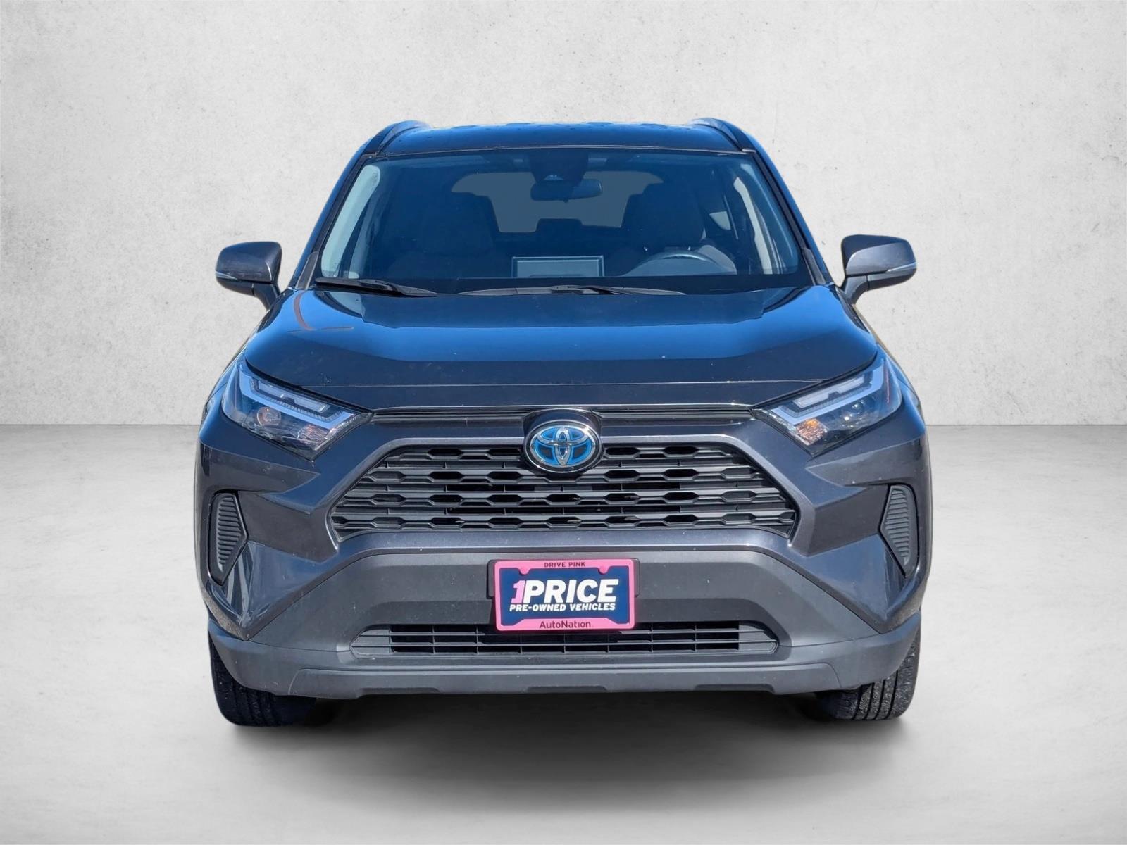 2024 Toyota RAV4 Hybrid XLE photo 2