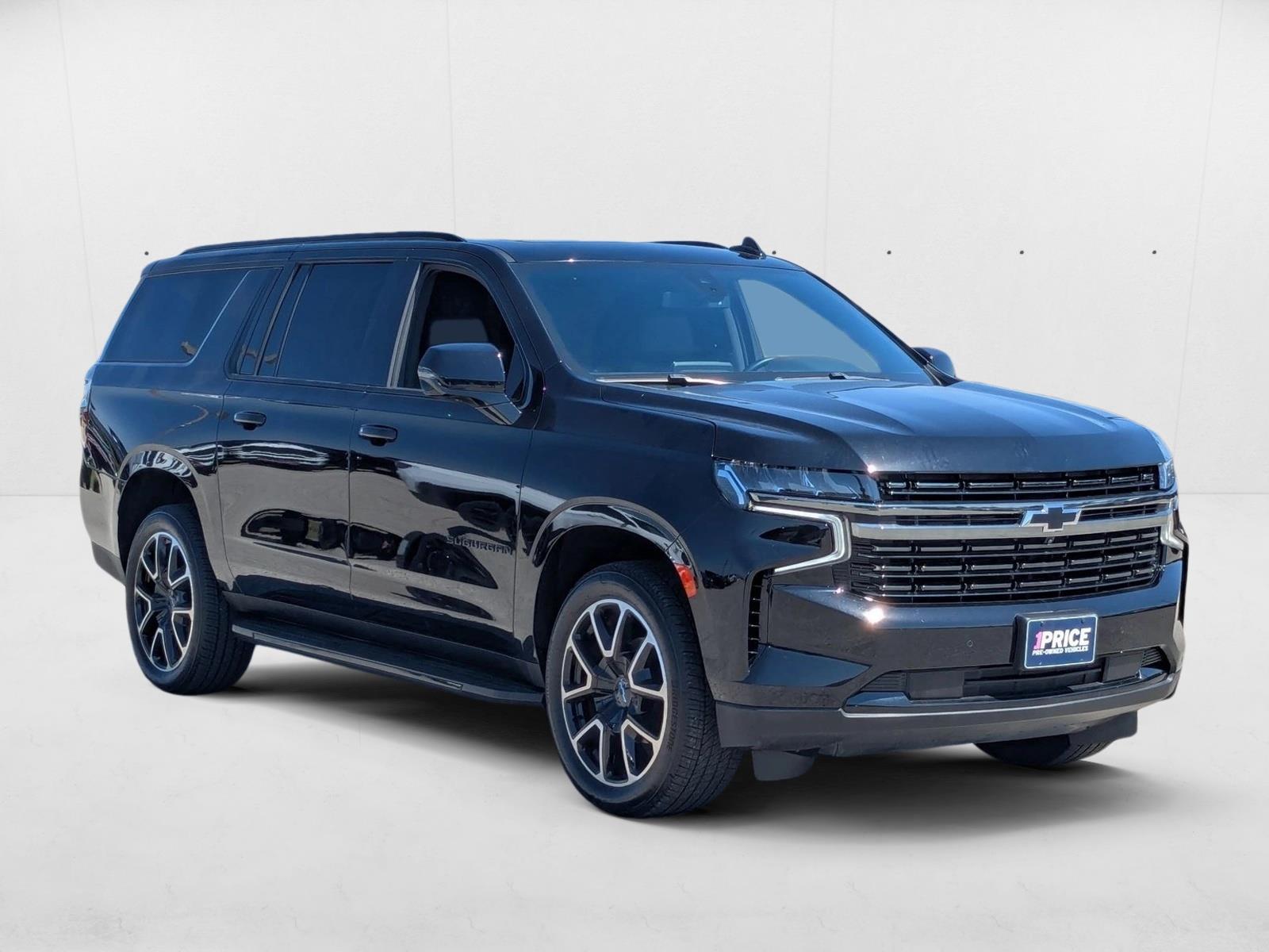 2022 Chevrolet Suburban RST photo 3