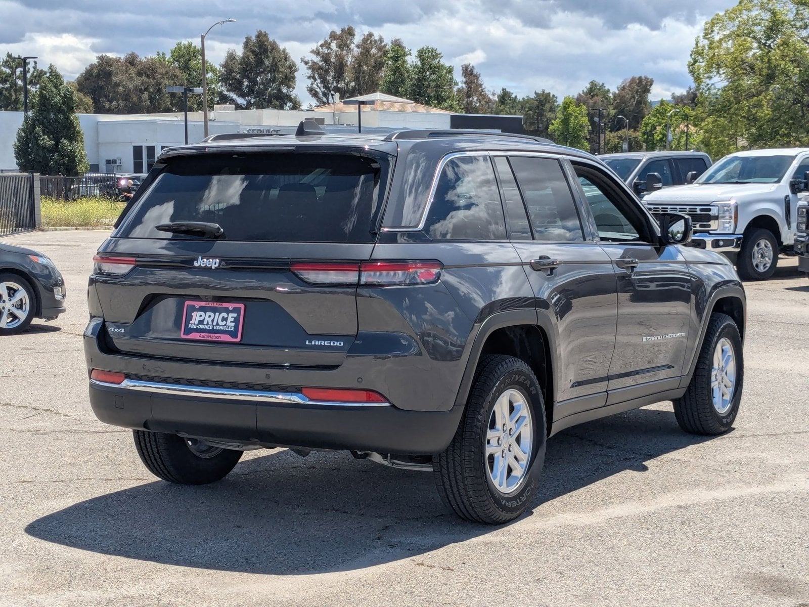 2025 Jeep Grand Cherokee Laredo photo 5