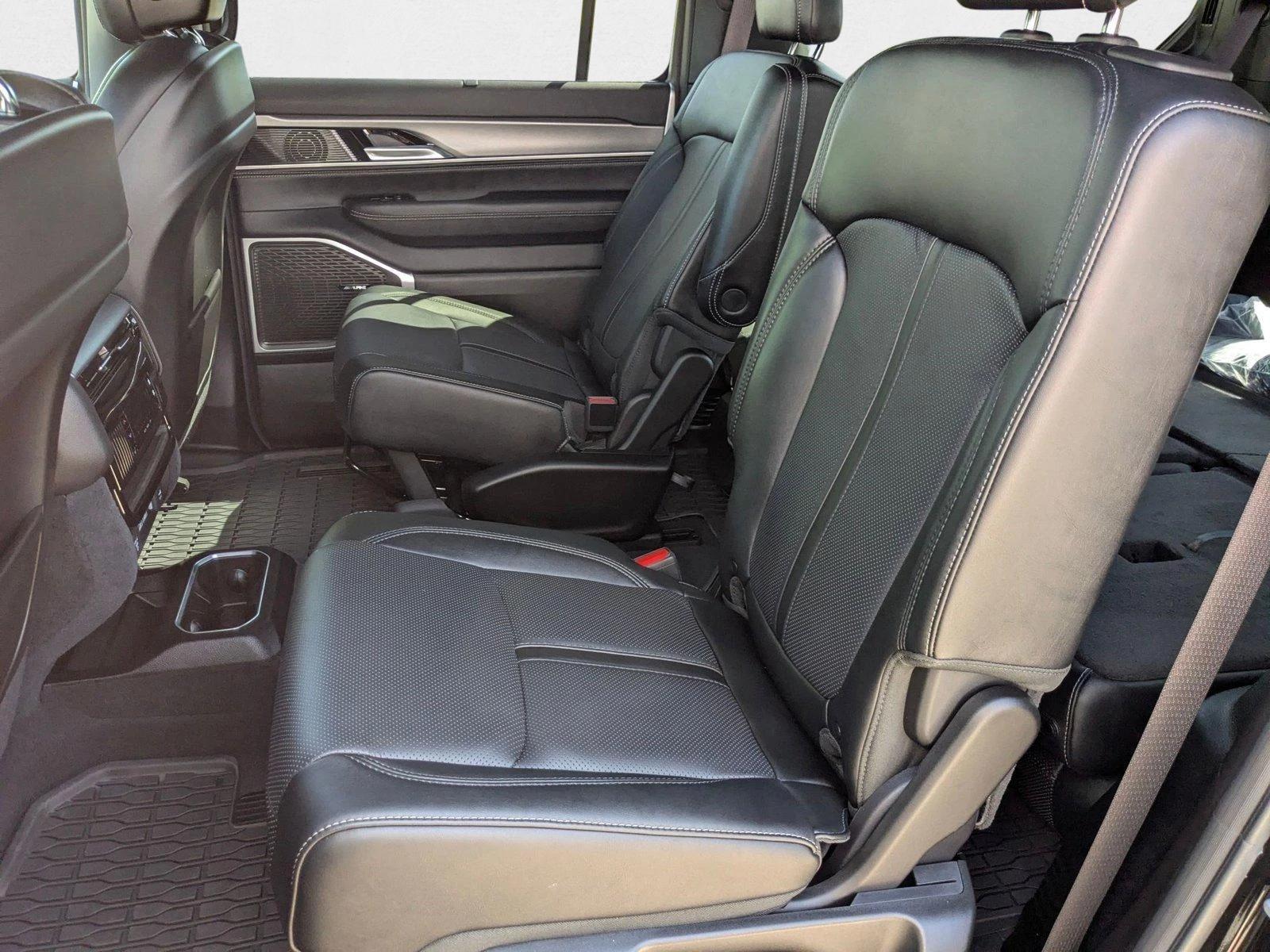 2025 Jeep Wagoneer Series II - Photo 16