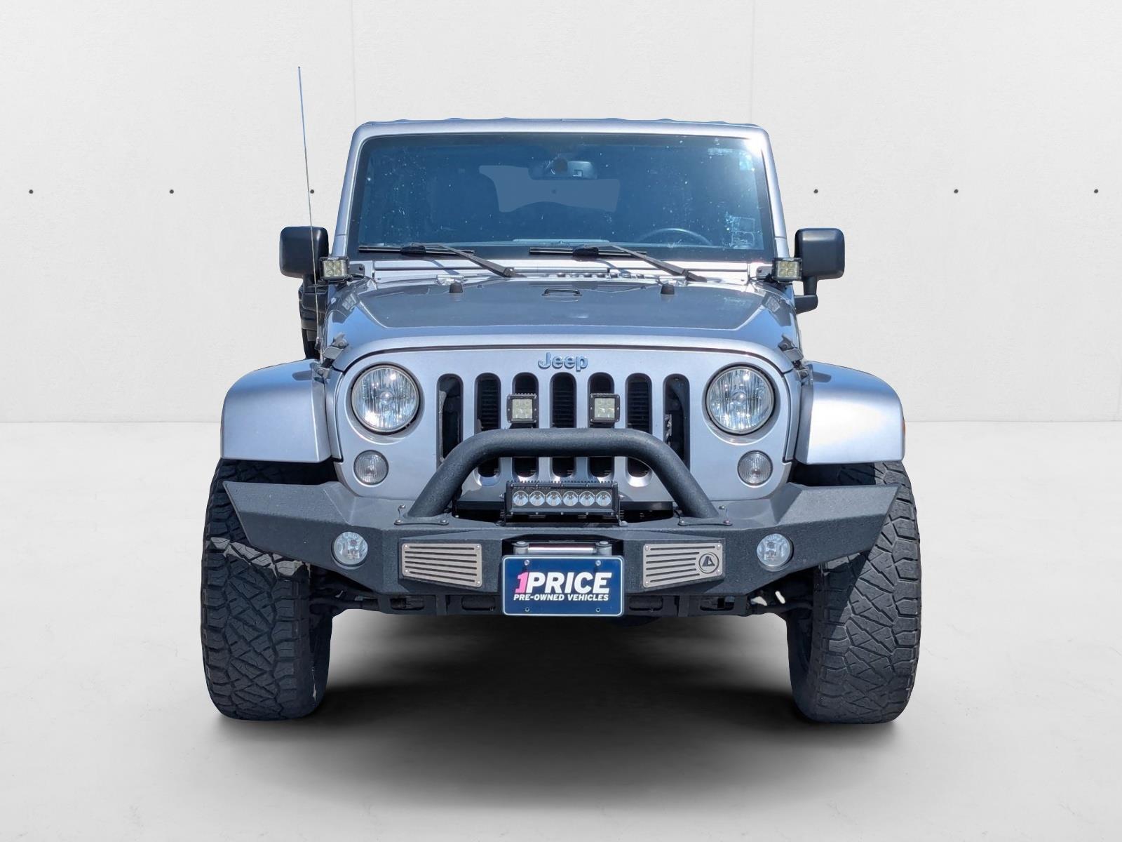 2015 Jeep Wrangler Unlimited Sahara photo 2