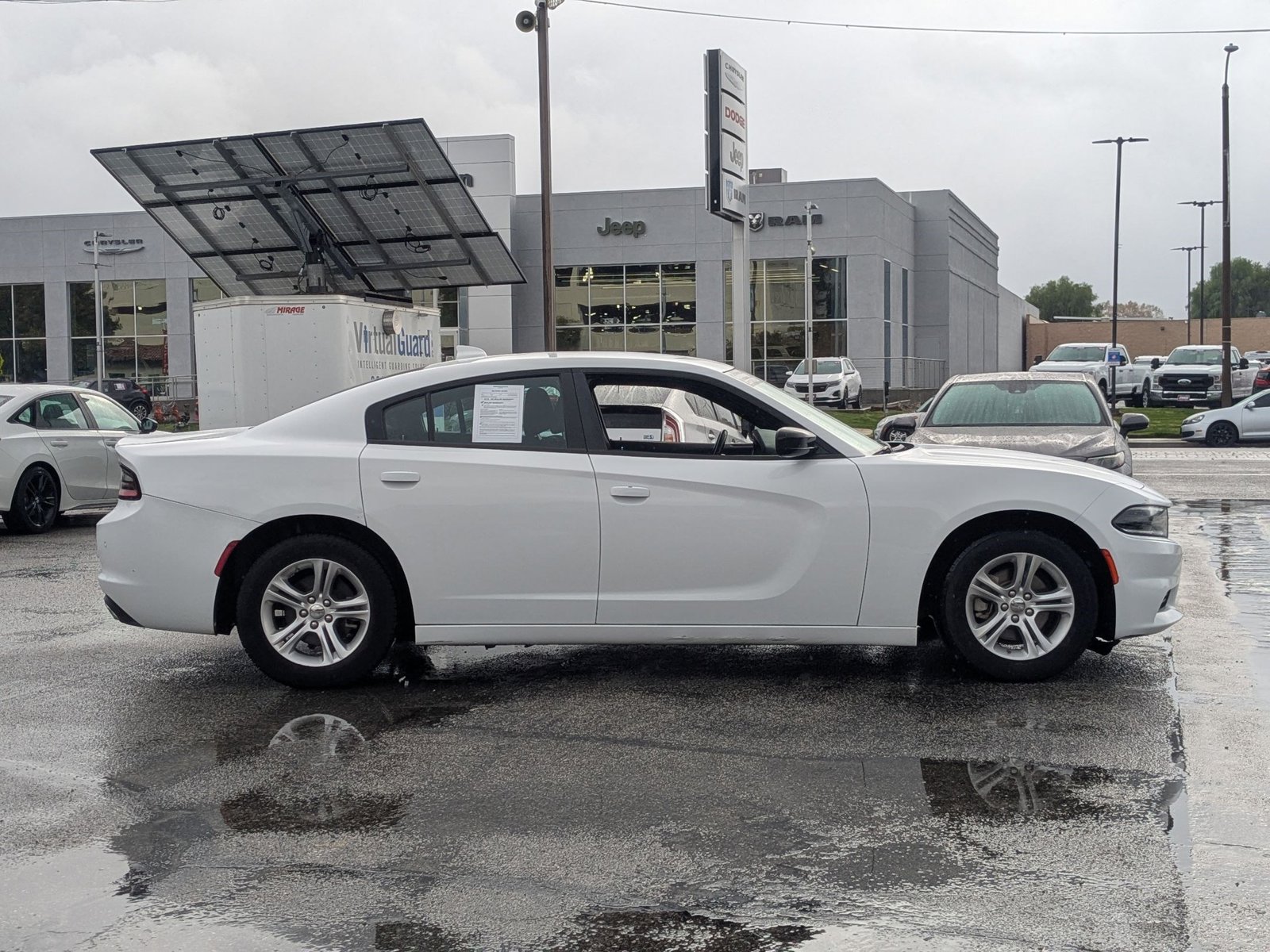 2023 Dodge Charger SXT photo 4