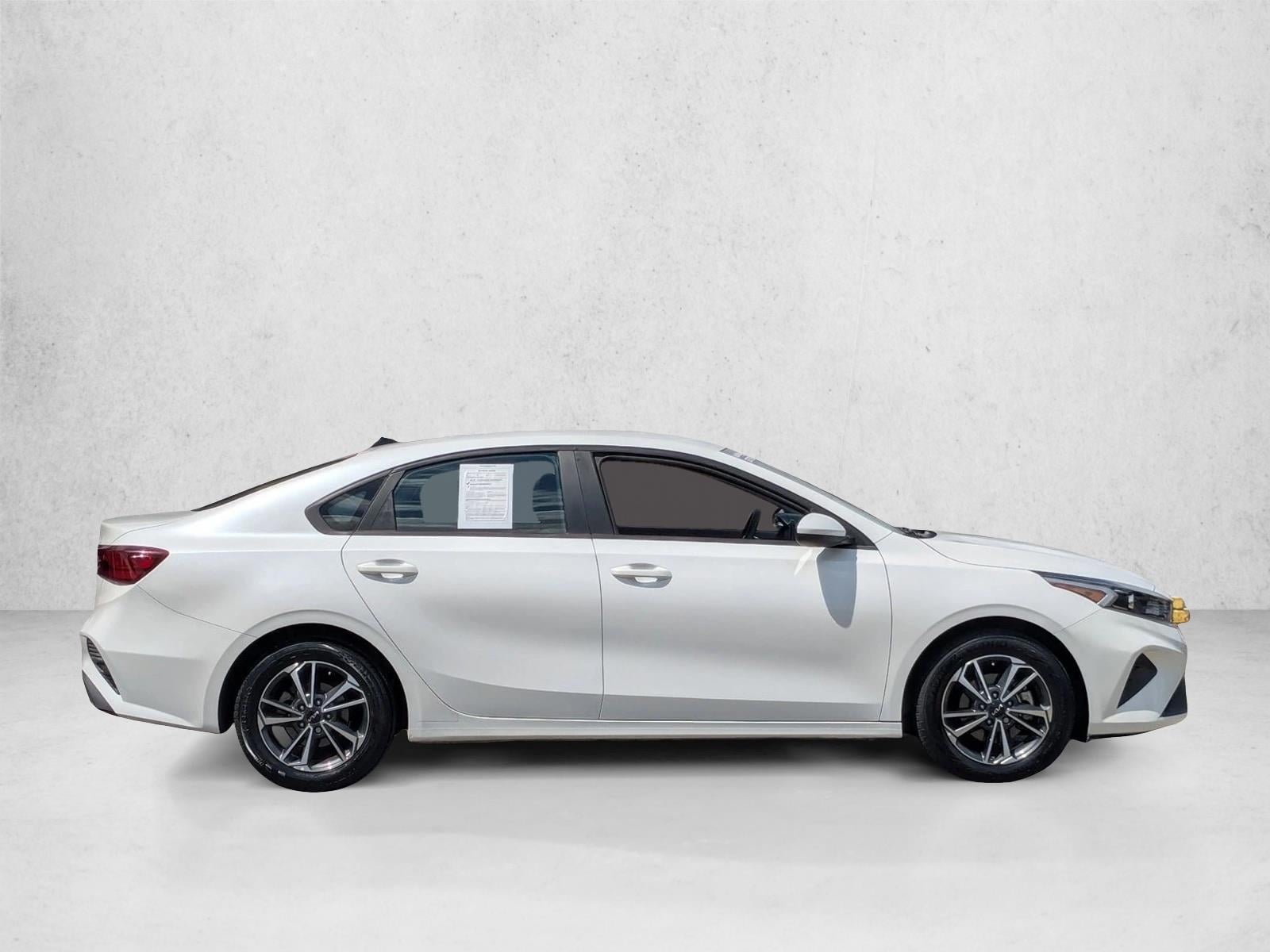 2023 Kia Forte LXS photo 4