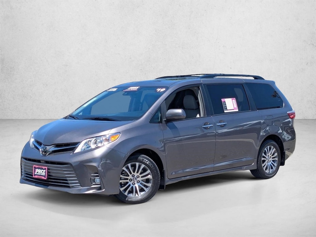 Used 2019 Toyota Sienna XLE Mini-van Passenger