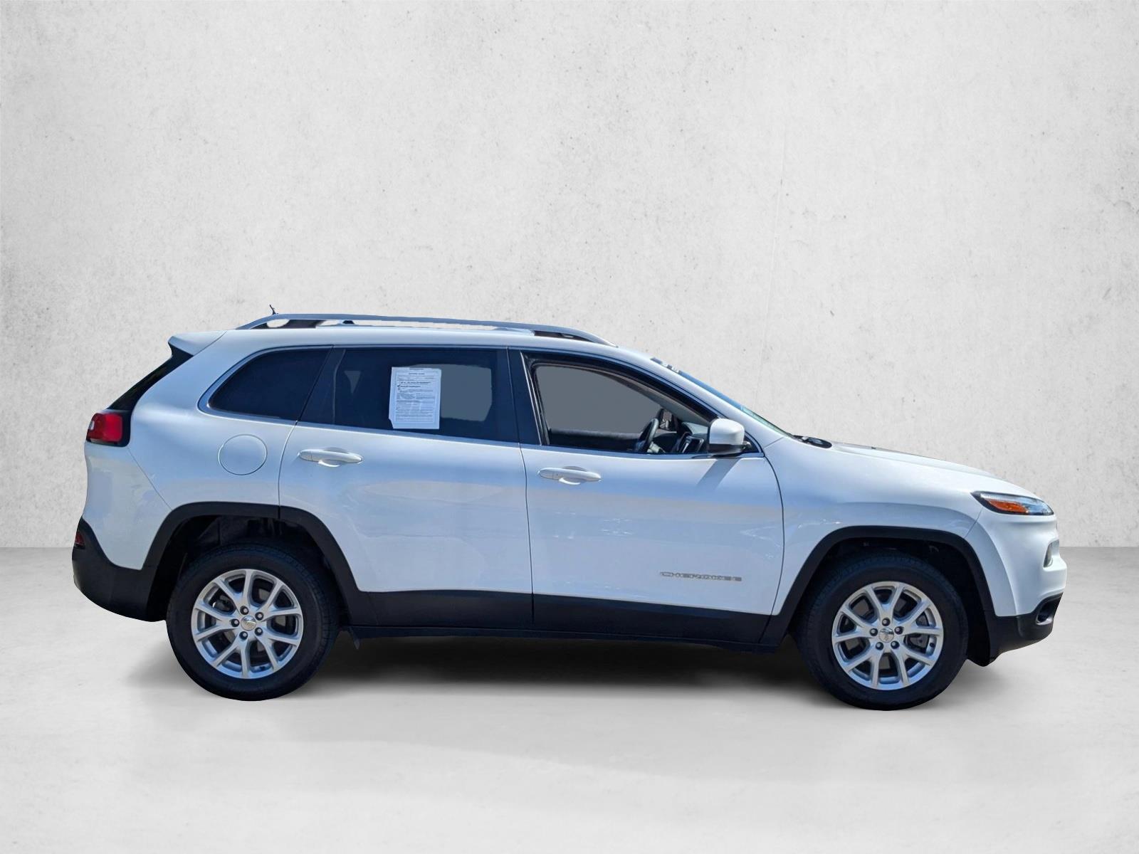2018 Jeep Cherokee Latitude photo 2