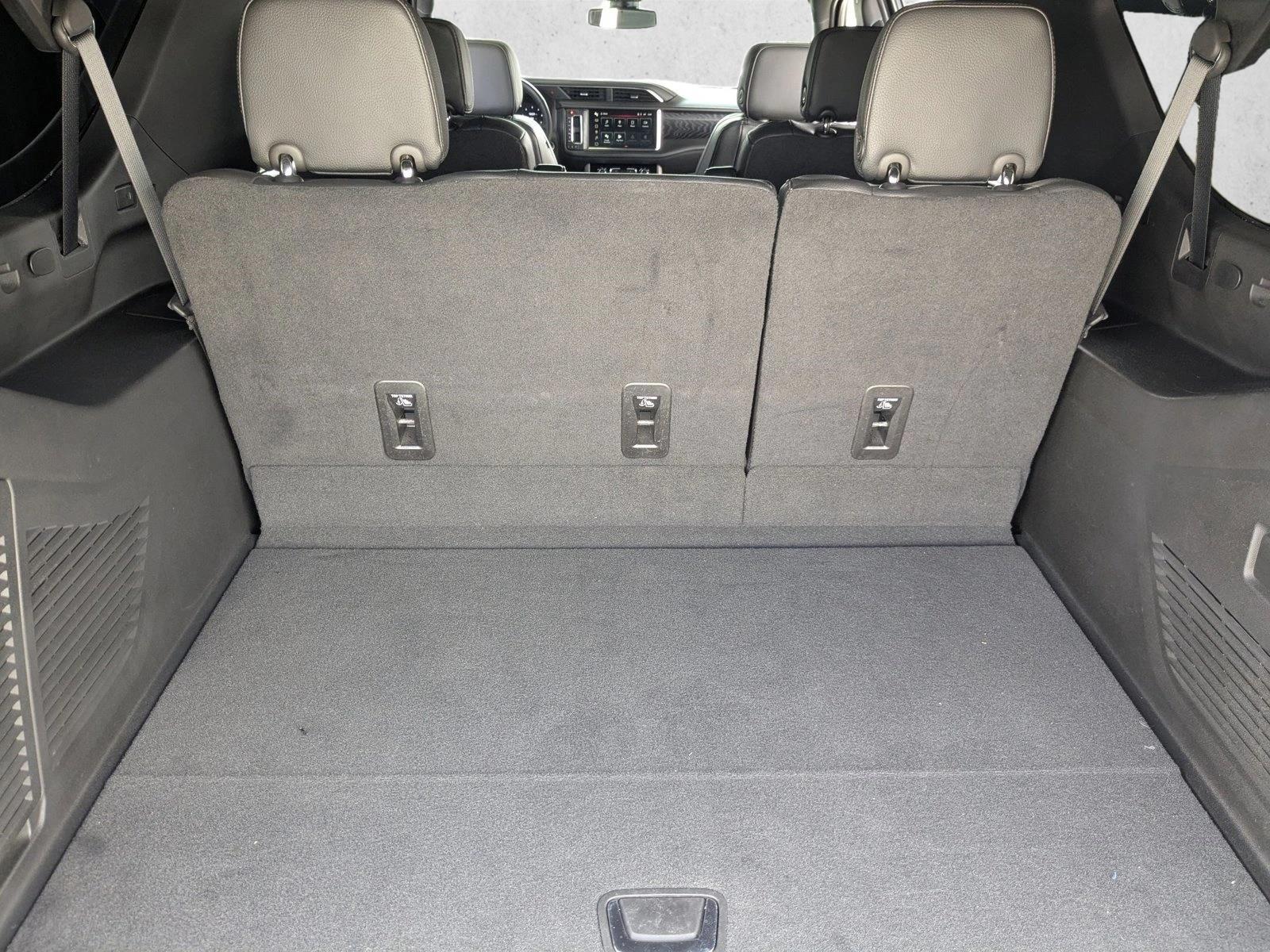 2022 GMC Yukon XL Denali photo 5