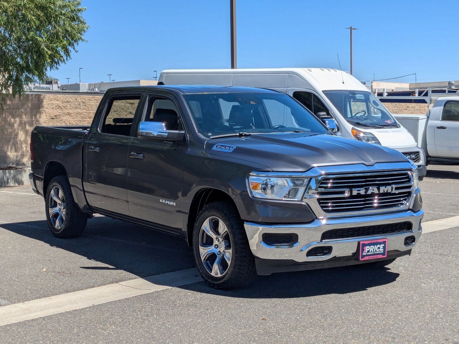 2024 Ram 1500 Laramie photo 3