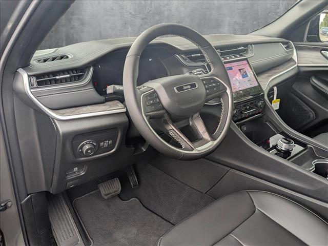 2025 Jeep Grand Cherokee Limited photo 3