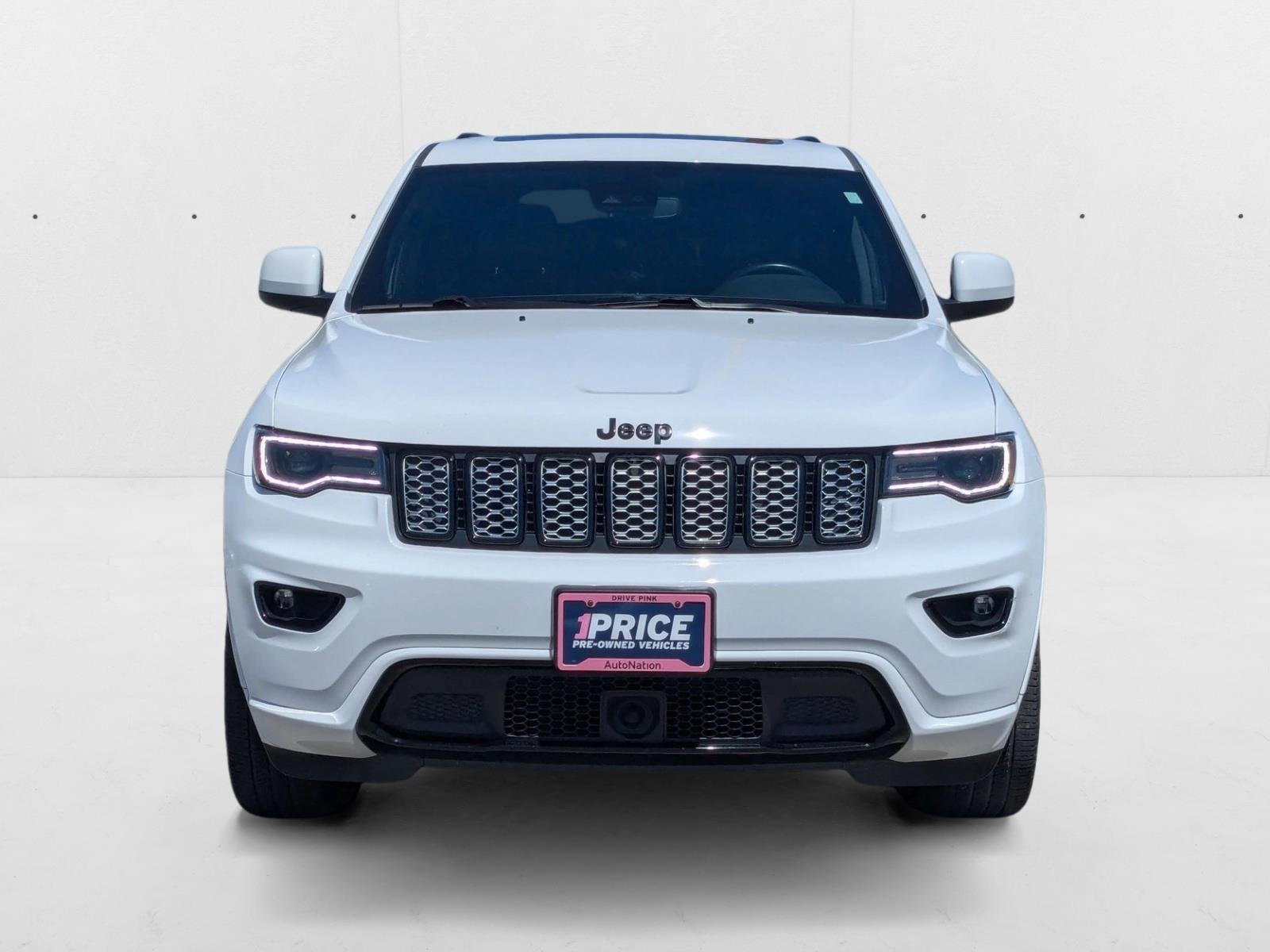 2022 Jeep Grand Cherokee Laredo X photo 2
