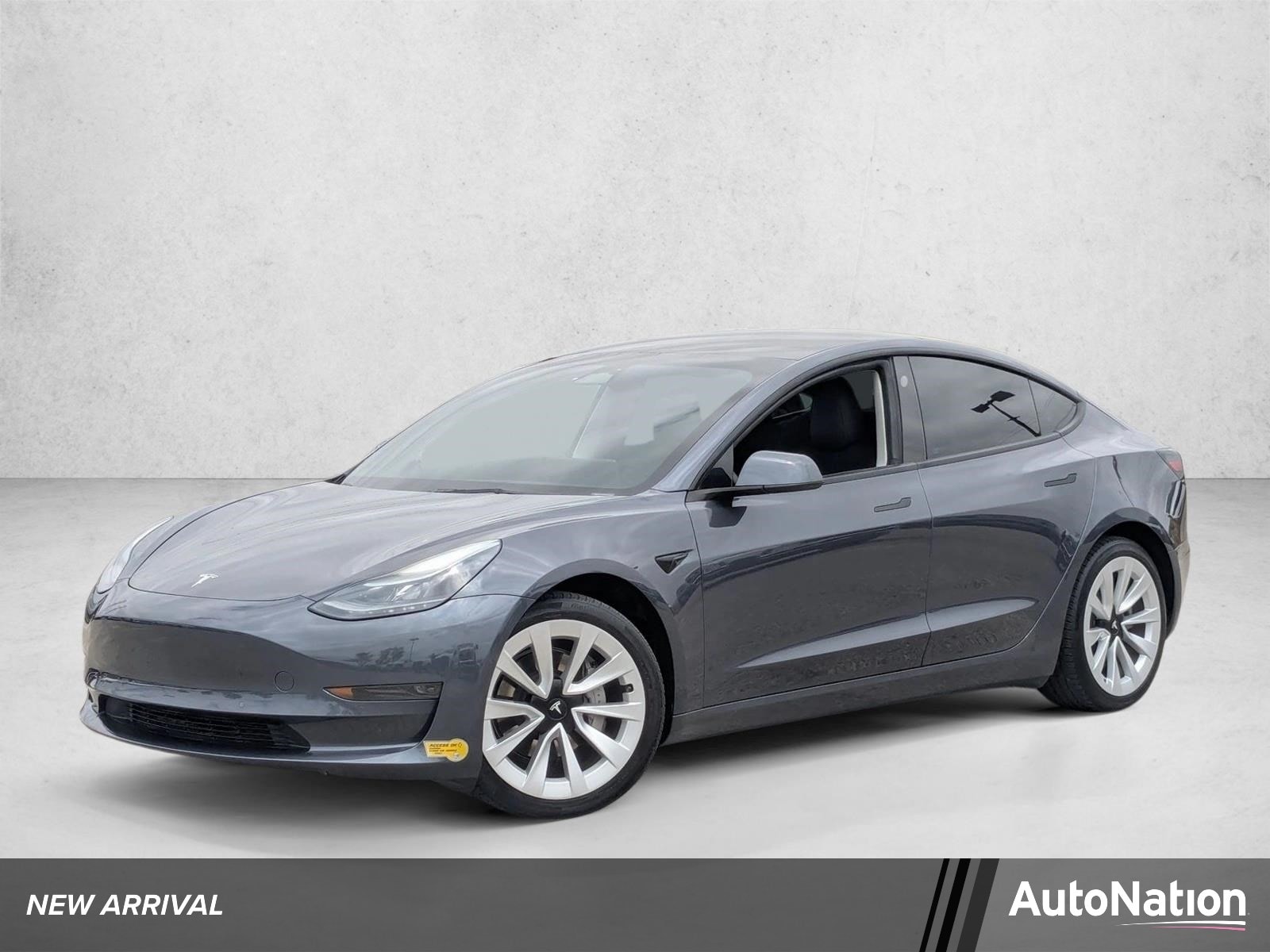 2022 Tesla Model 3 Standard Range Plus's photo
