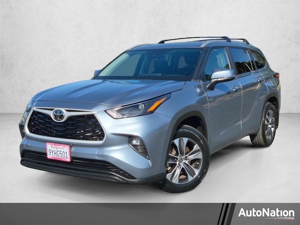 Used 2023 Toyota Highlander XLE Sport Utility