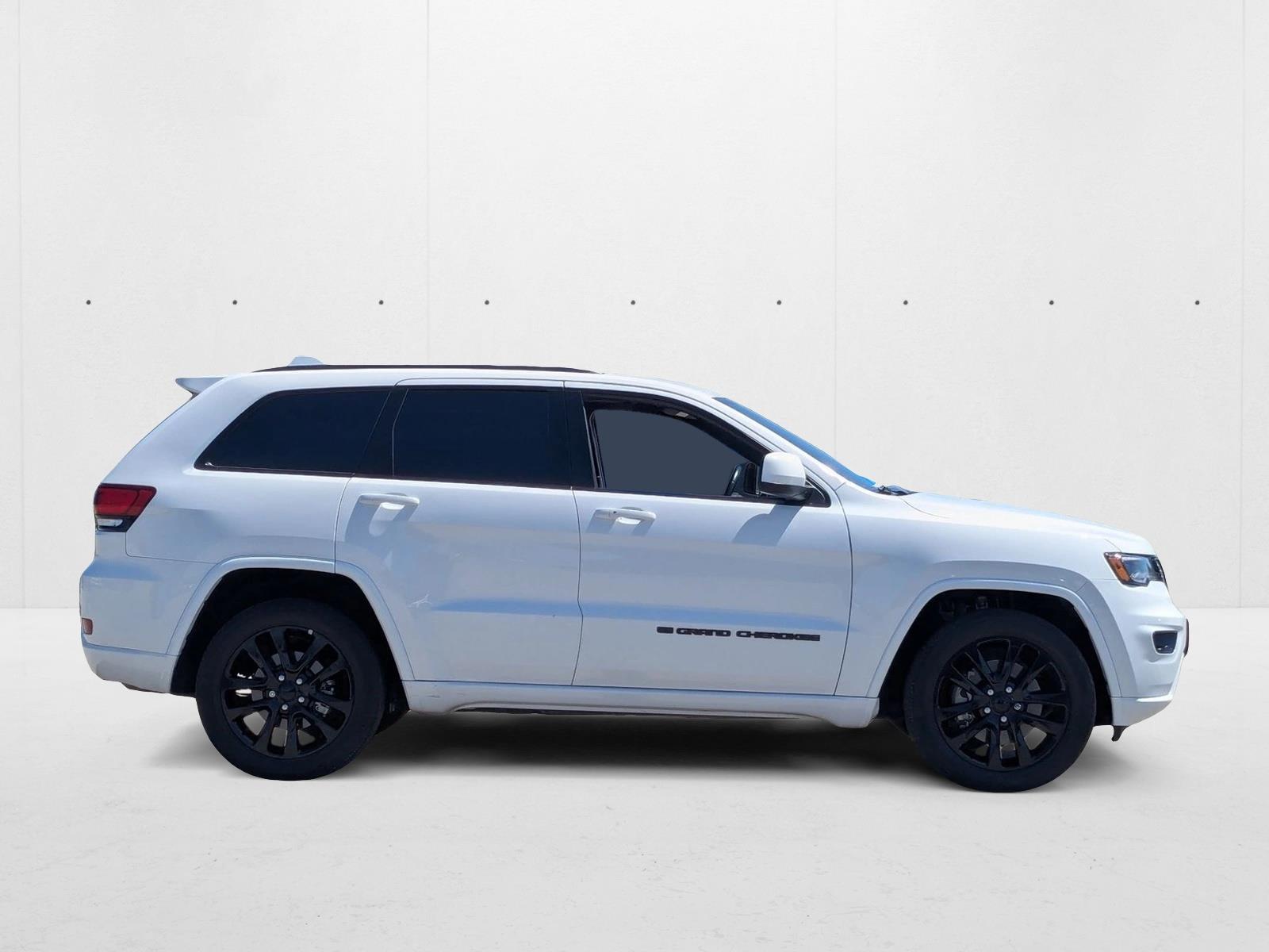 2022 Jeep Grand Cherokee Laredo X photo 4
