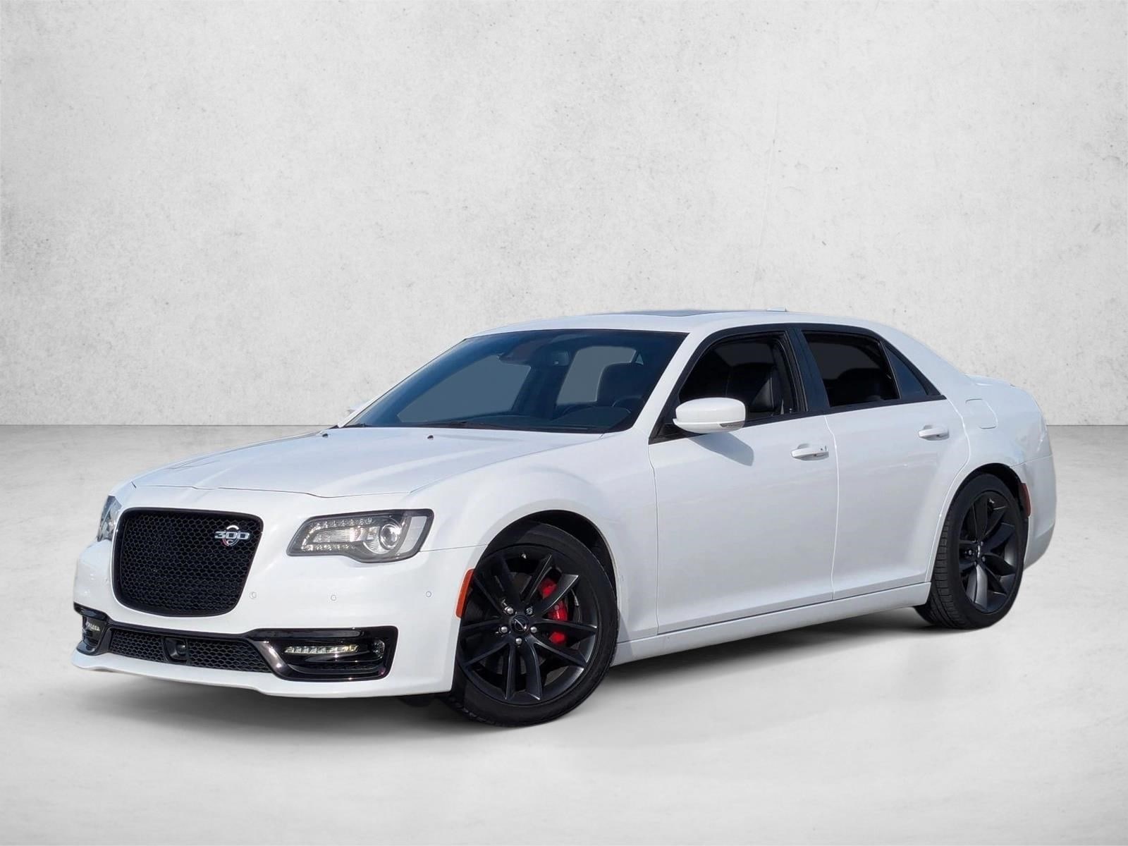 2023 Chrysler 300 C's photo