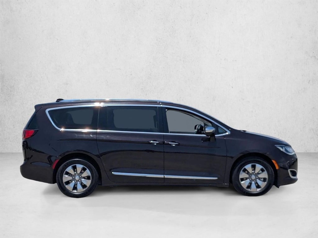 Used 2018 Chrysler Pacifica Hybrid Limited Mini-van Passenger