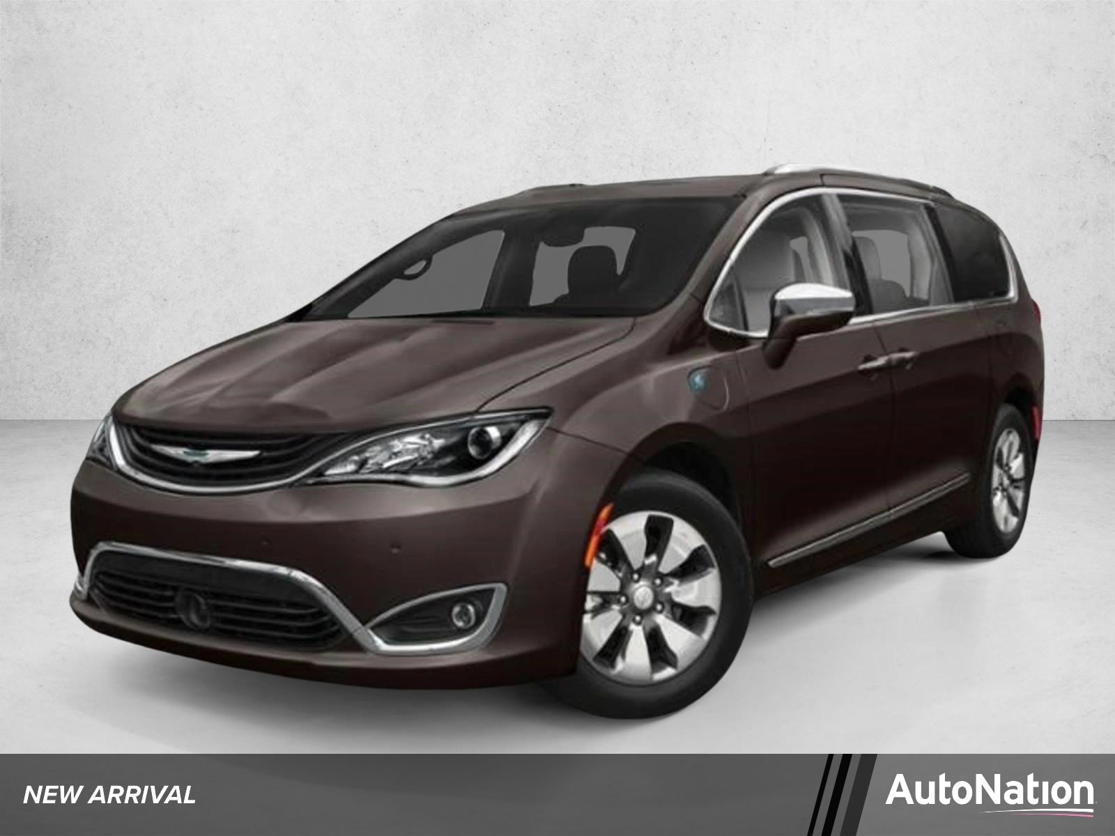 2018 Chrysler Pacifica Hybrid Limited's photo