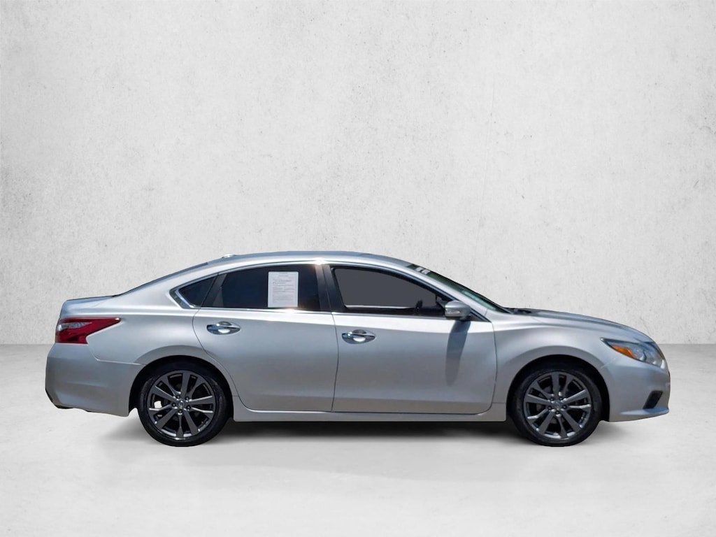 Used 2017 Nissan Altima 2.5 SL 4dr Car