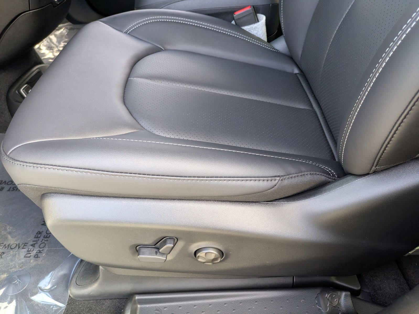 2026 Chrysler Pacifica photo 4