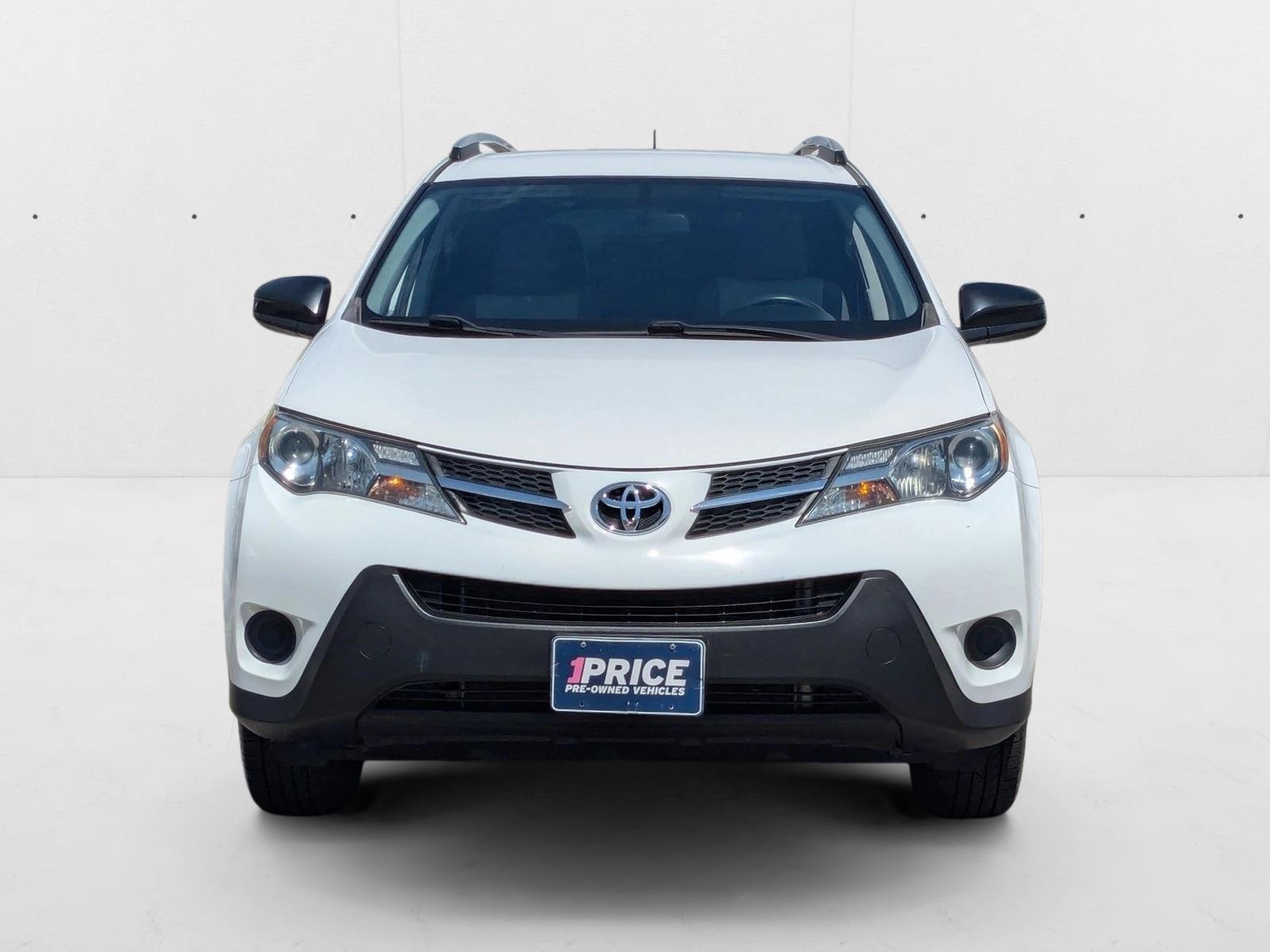 2015 Toyota RAV4 LE photo 2