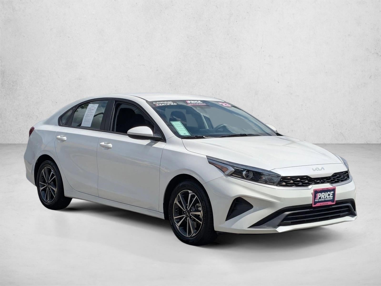 2023 Kia Forte LXS photo 3