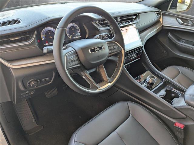 2025 Jeep Grand Cherokee Limited photo 3