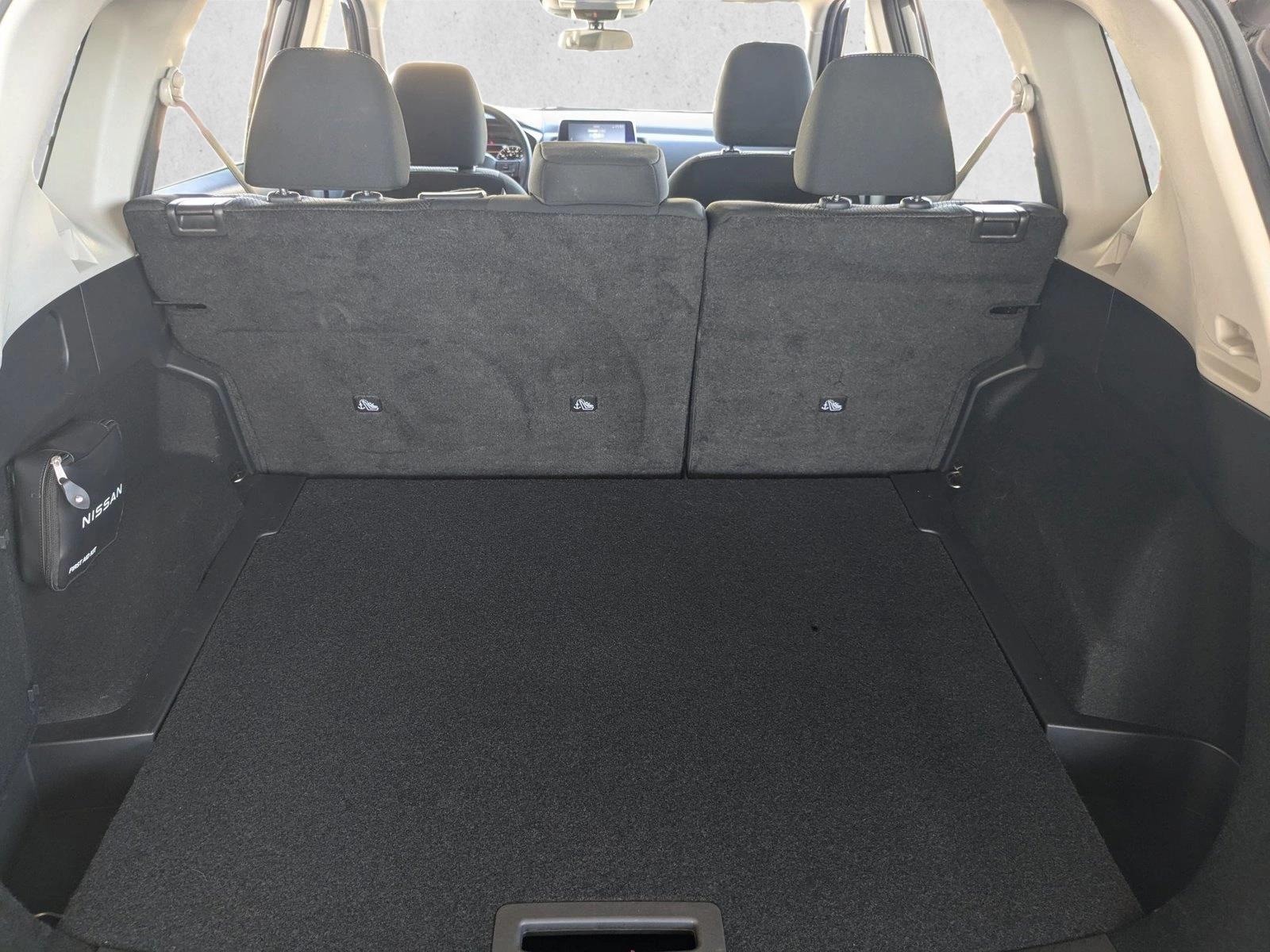 2025 Nissan Rogue SV photo 5