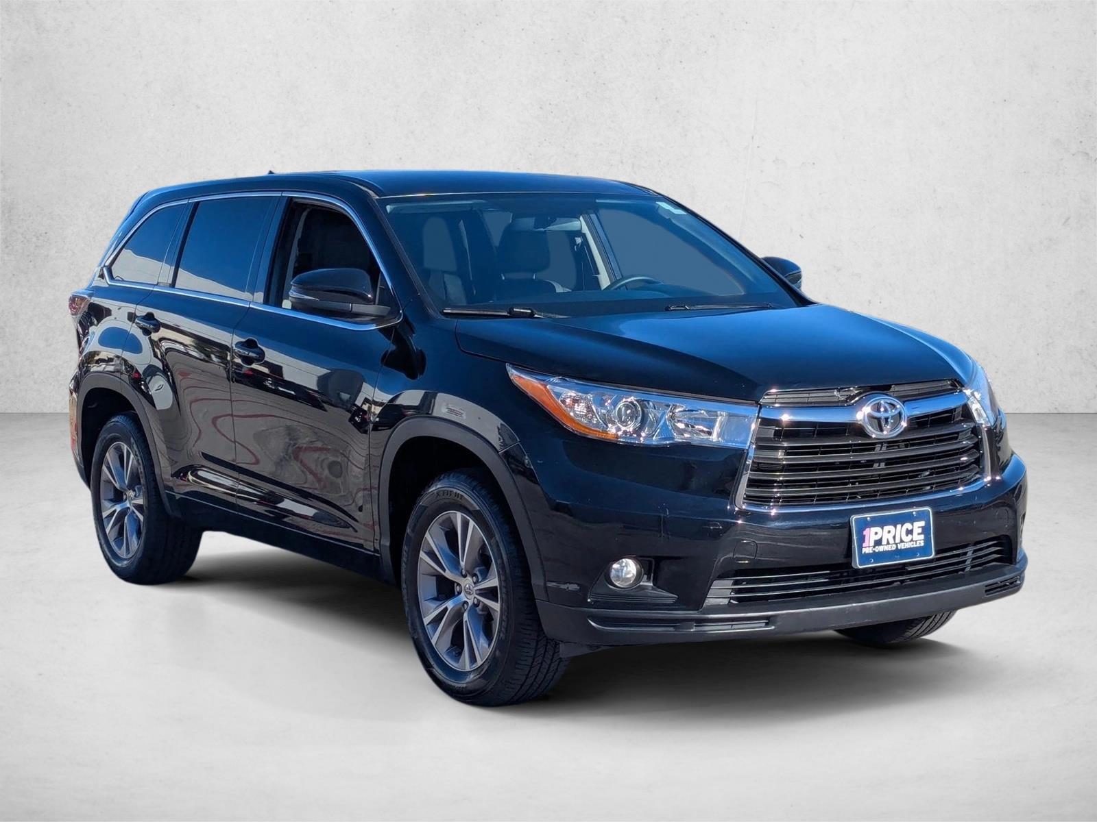 2015 Toyota Highlander LE Plus photo 3