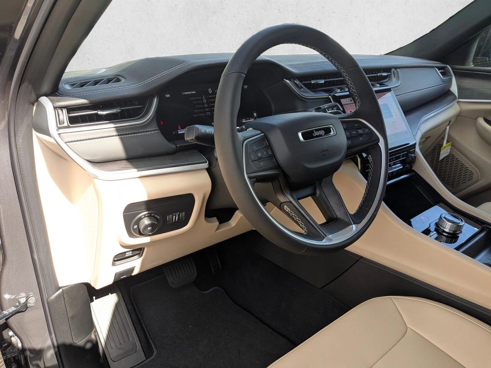 2025 Jeep Grand Cherokee Limited photo 3