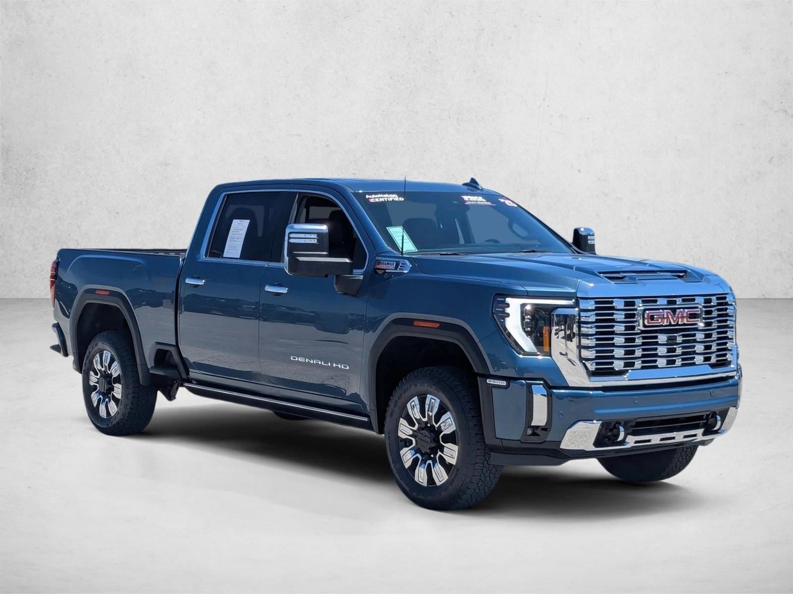 2025 GMC Sierra 2500HD Denali photo 2