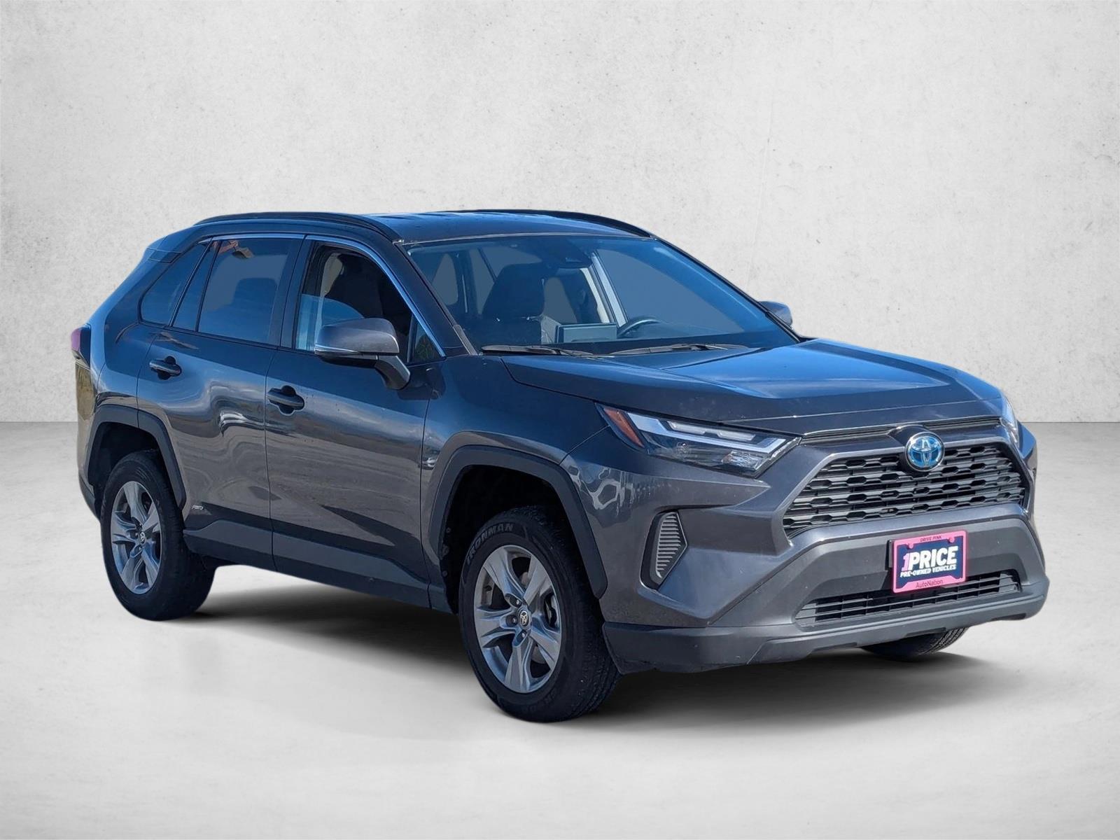 2024 Toyota RAV4 Hybrid XLE photo 3