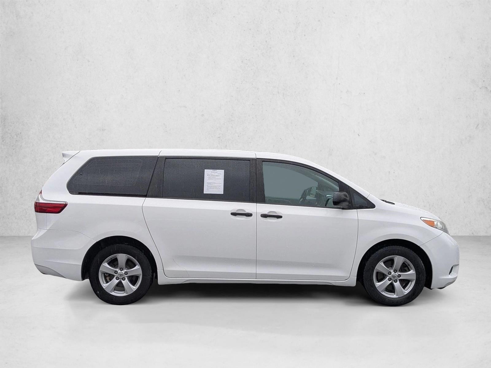 2017 Toyota Sienna L photo 3