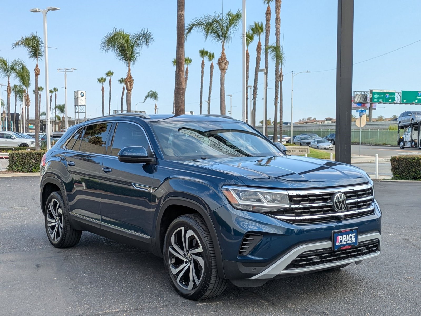 2020 Volkswagen Atlas Cross Sport V6 SEL Premium photo 2