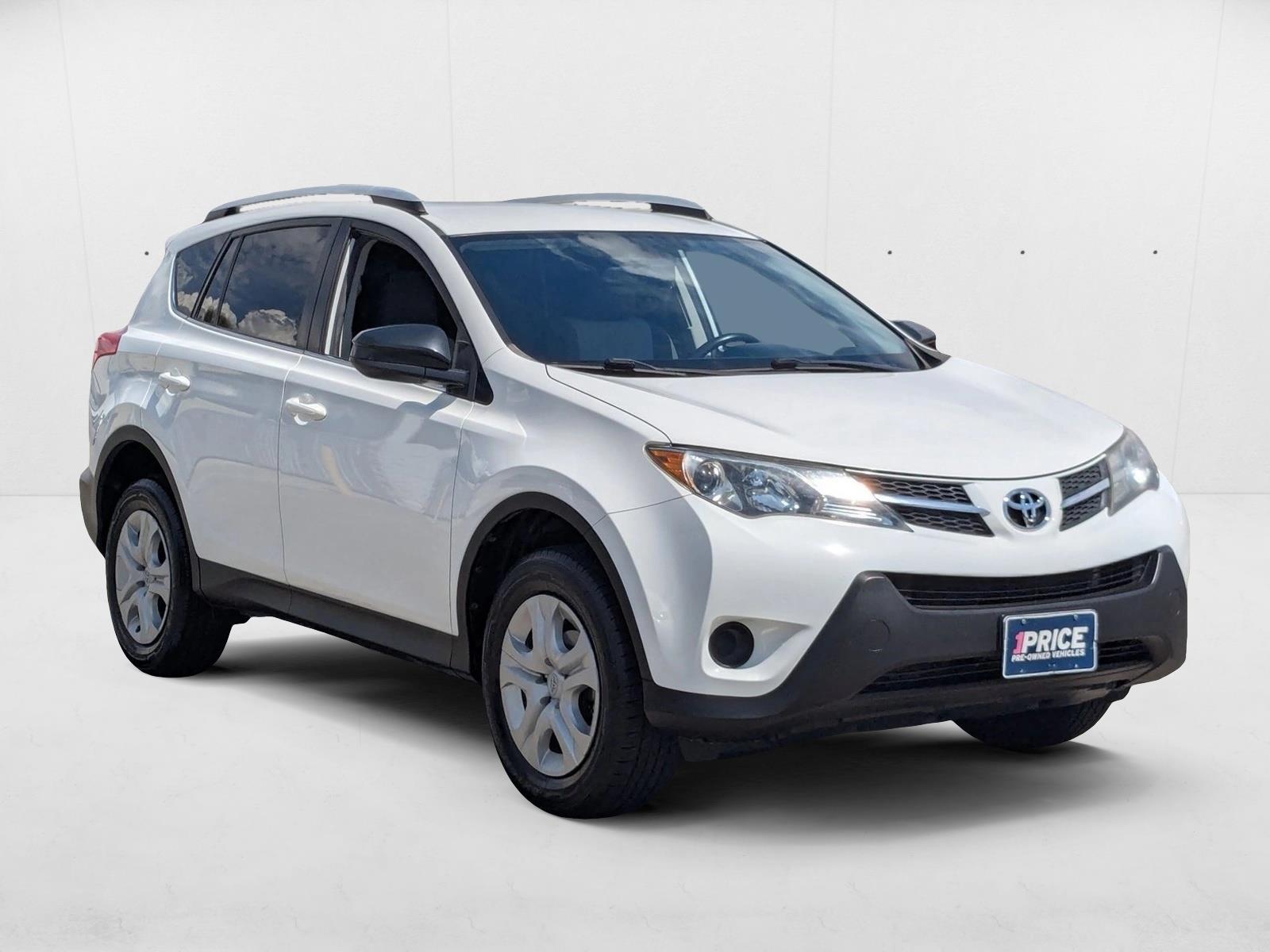 2015 Toyota RAV4 LE photo 3