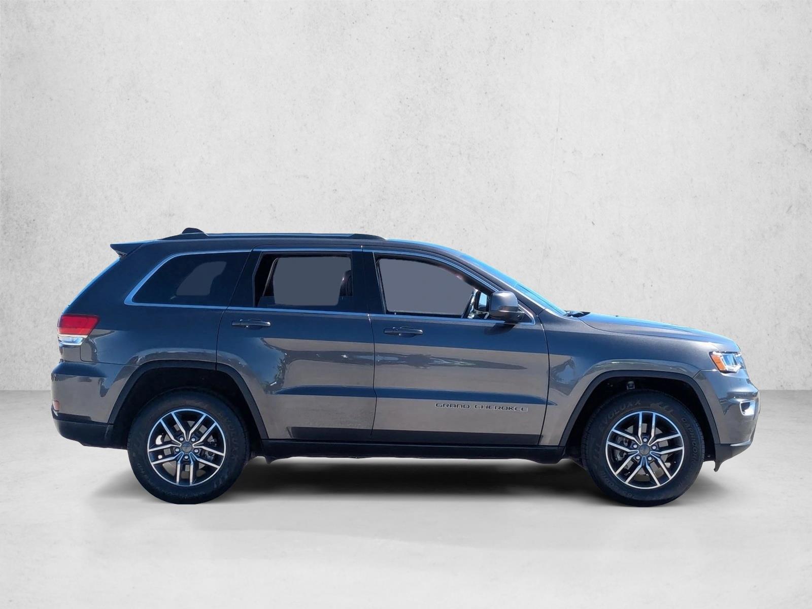 2019 Jeep Grand Cherokee Laredo E photo 4