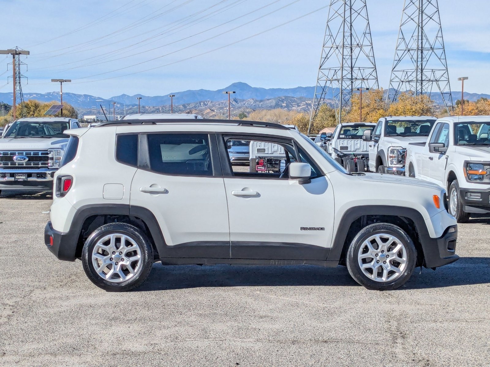 2018 Jeep Renegade Latitude Sport photo 4