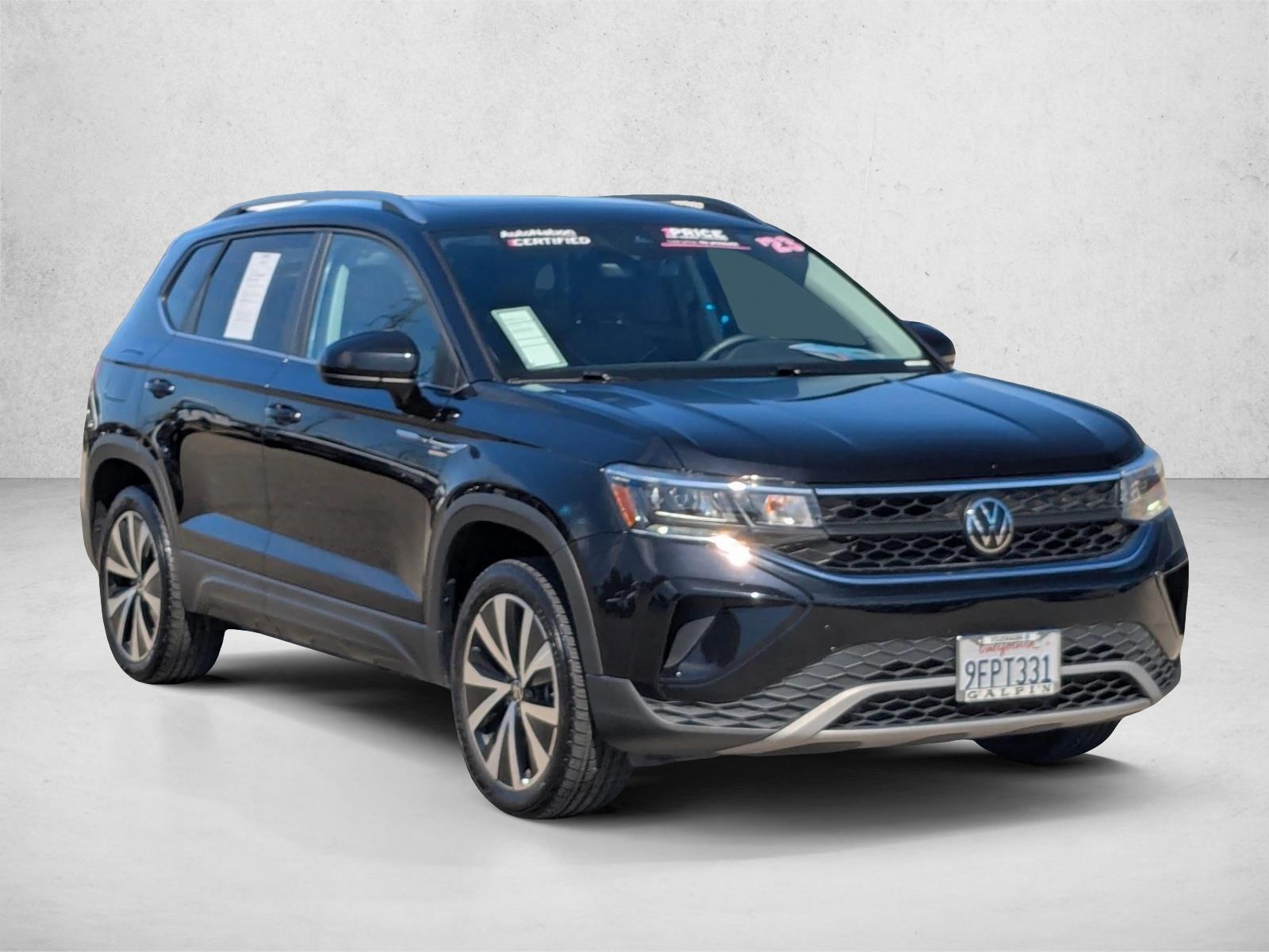 2023 Volkswagen Taos SE photo 3