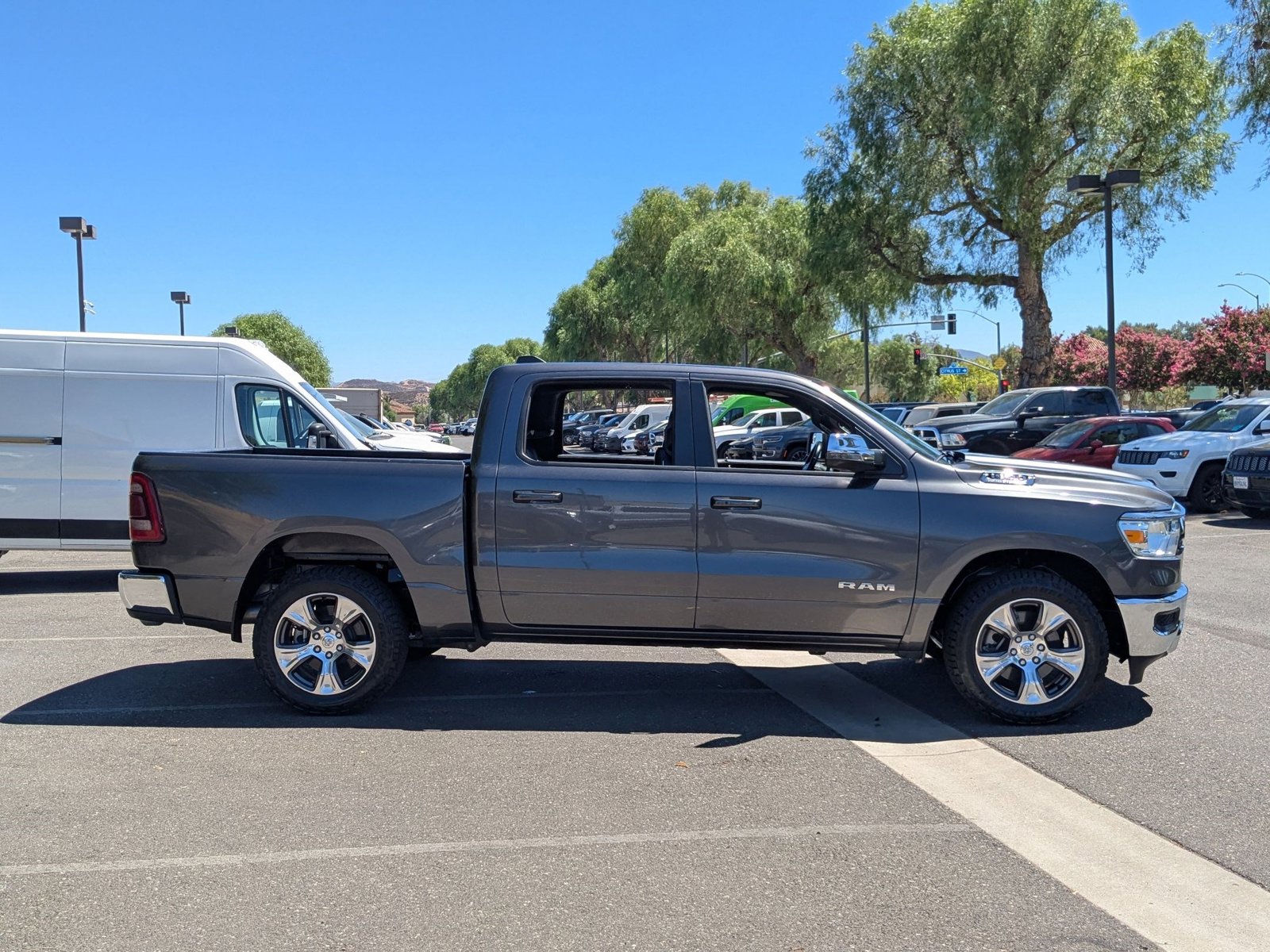 2024 Ram 1500 Laramie photo 4