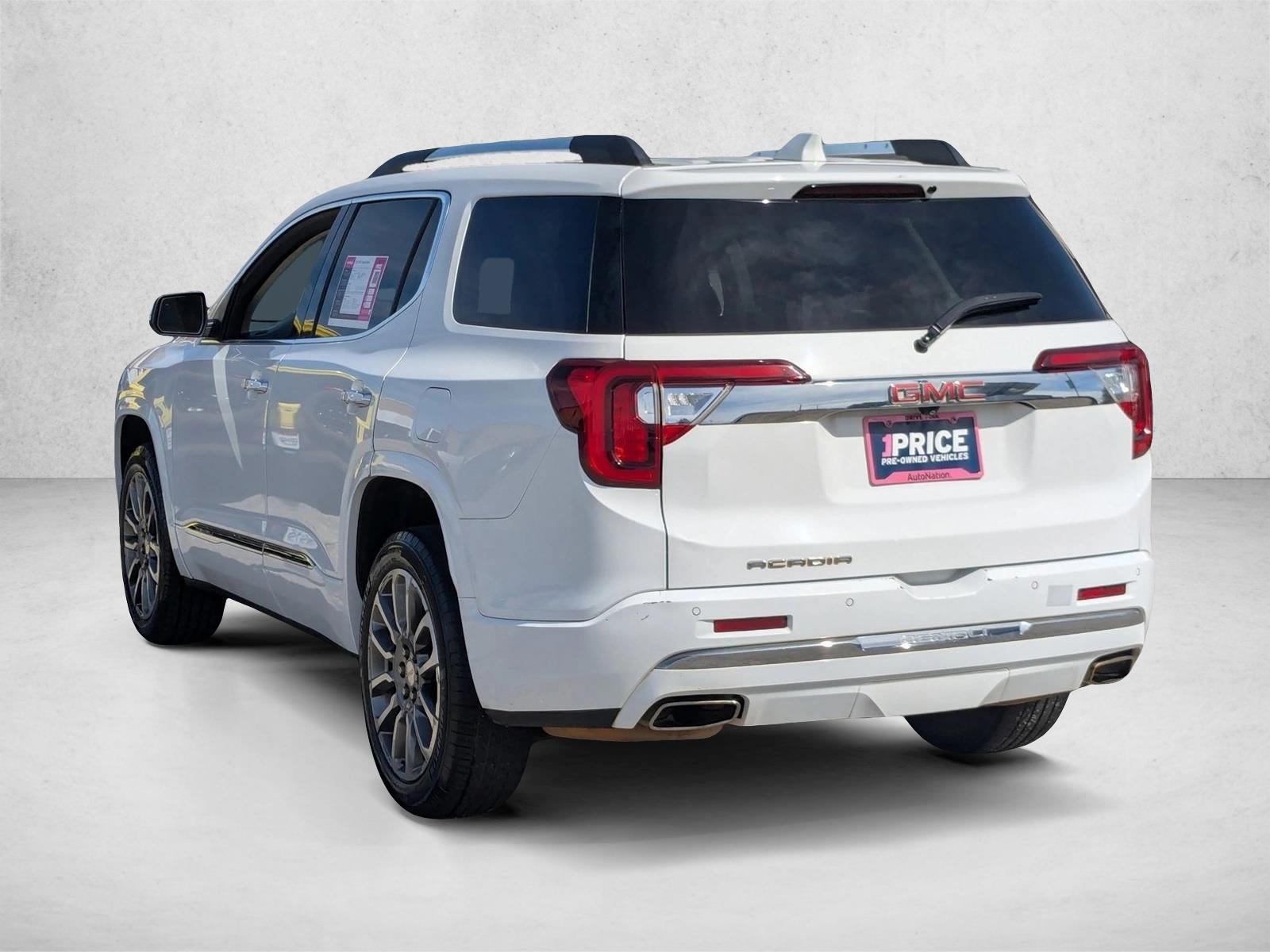 2023 GMC Acadia Denali photo 3