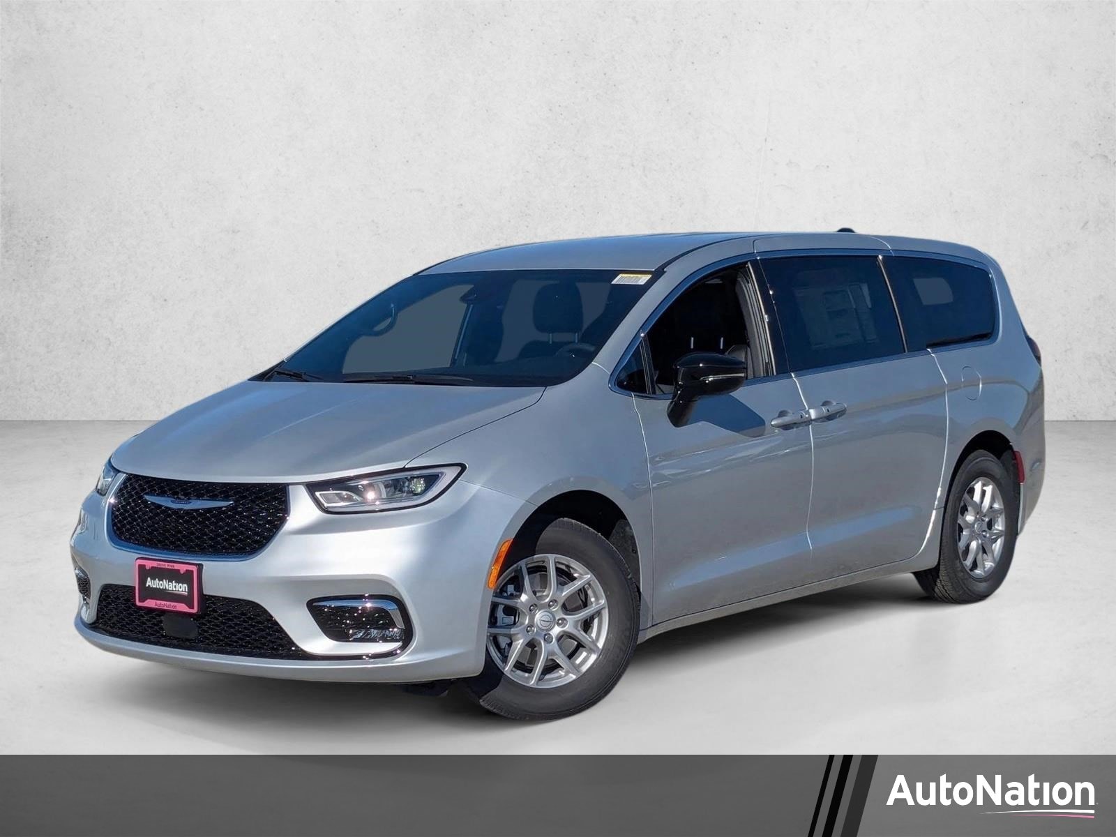 2026 Chrysler Pacifica Select's photo