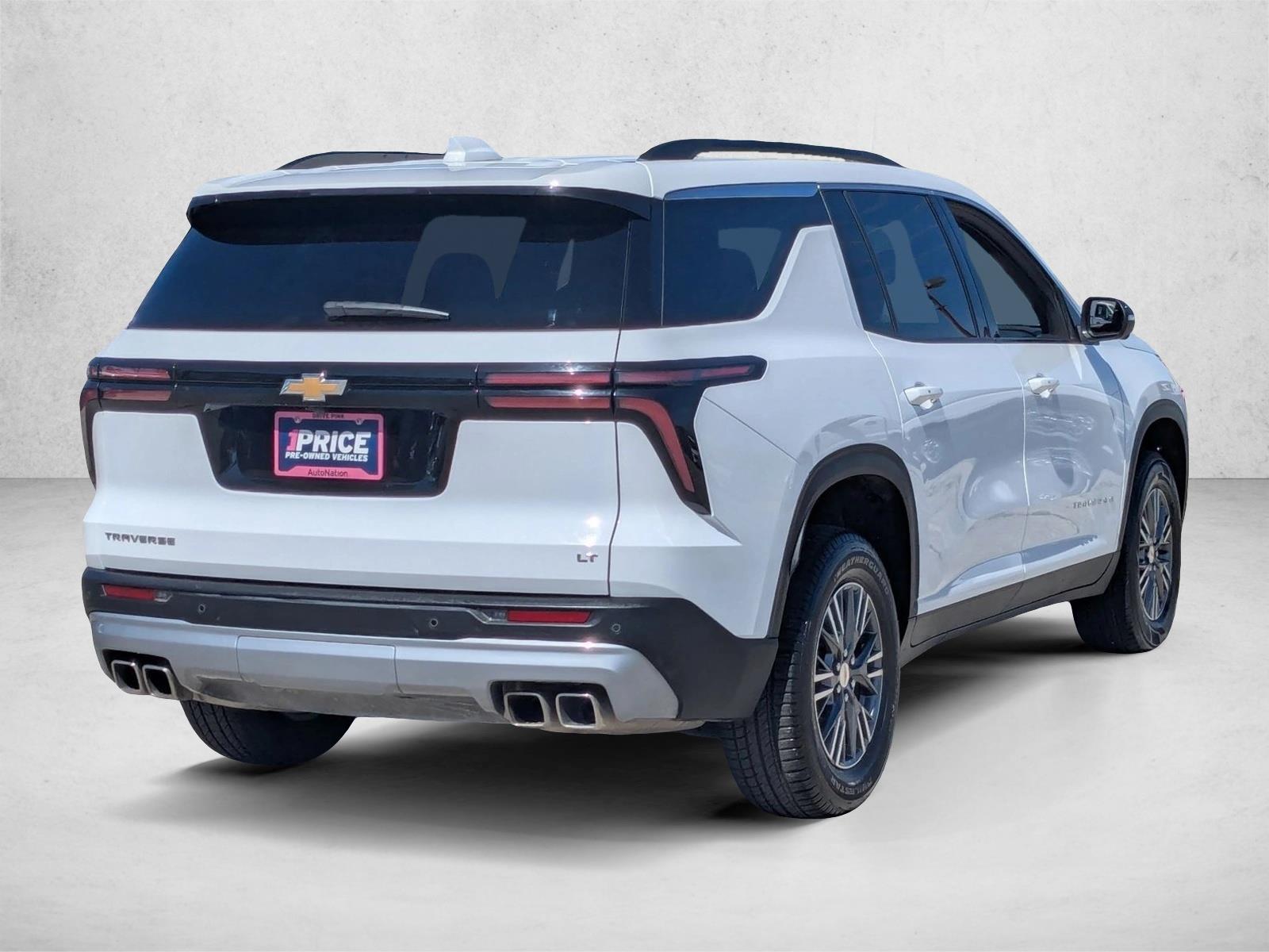 2024 Chevrolet Traverse FWD LT photo 4