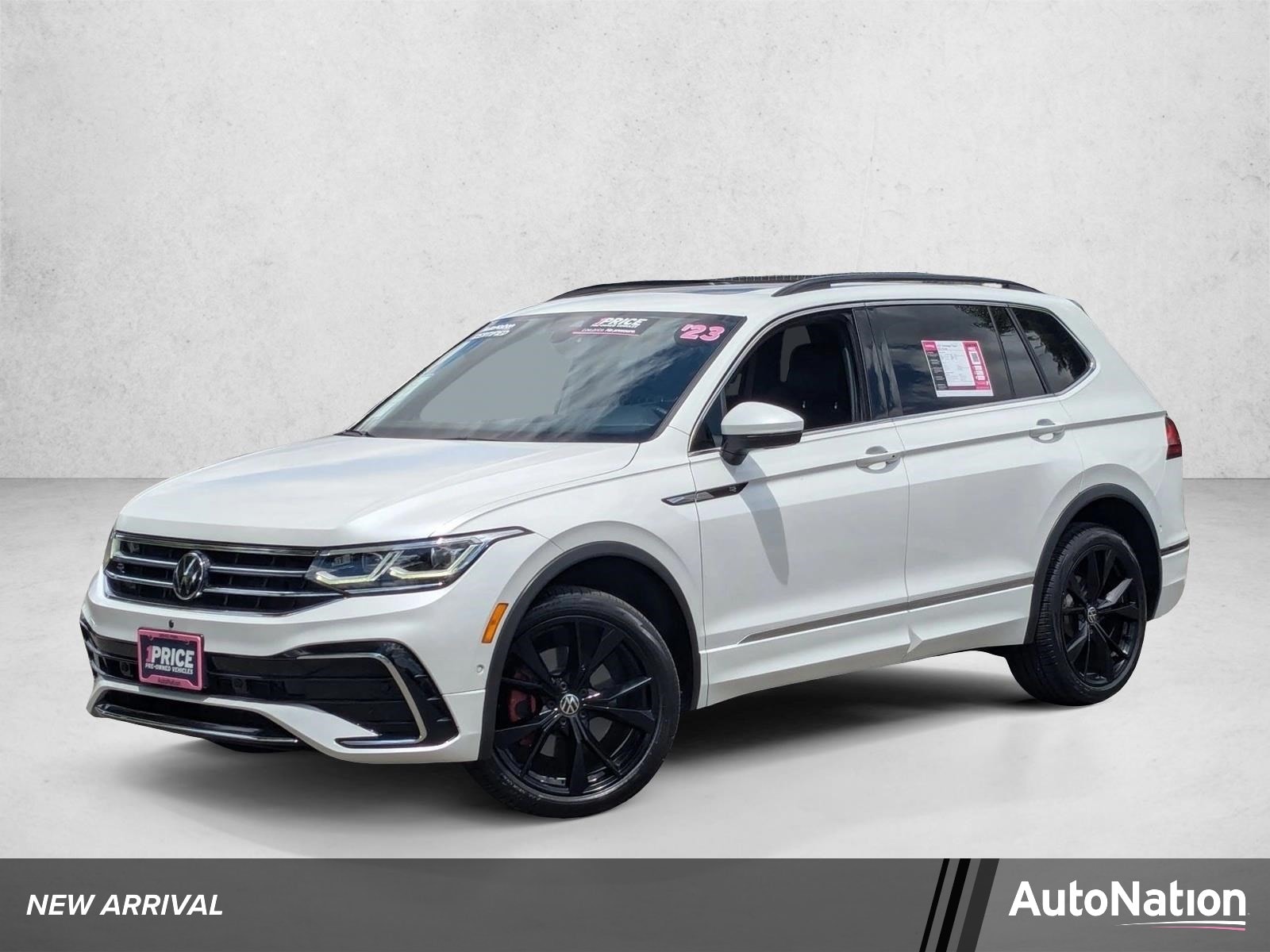 2023 Volkswagen Tiguan 2.0T SEL R-Line 4Motion's photo