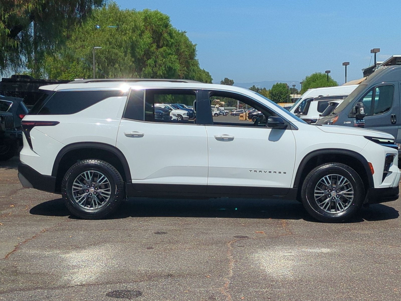 Used 2024 Chevrolet Traverse FWD LT Sport Utility