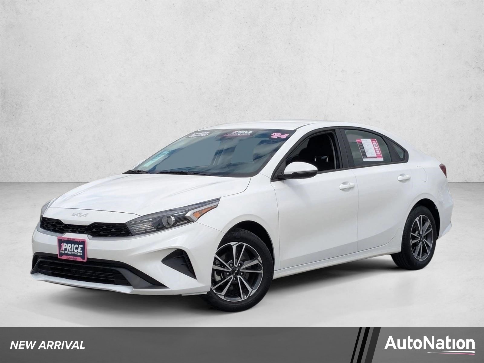2024 Kia Forte LXS AT's photo
